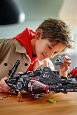 LEGO® Star Wars™ The Dark Falcon 75389