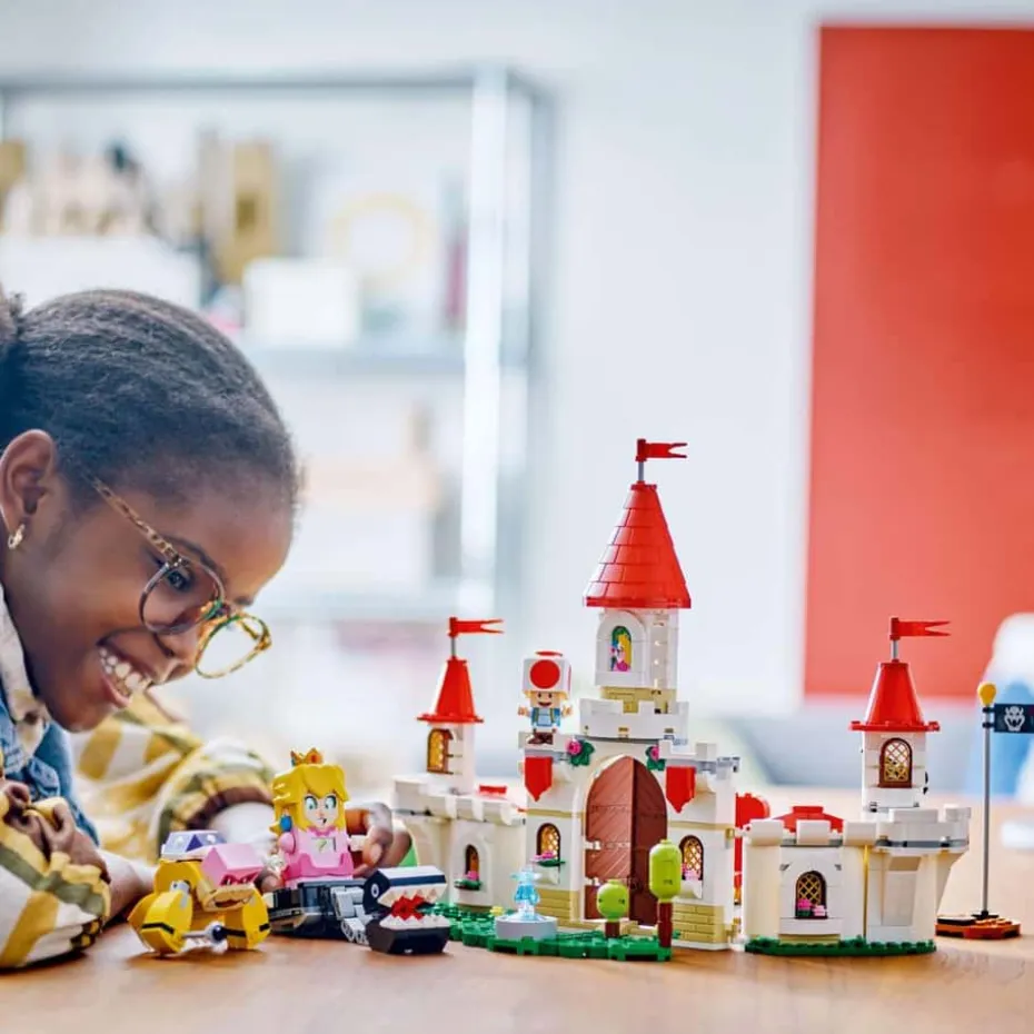 LEGO® Super Mario™ Kjemp mot Roy ved slottet til Peach 71435