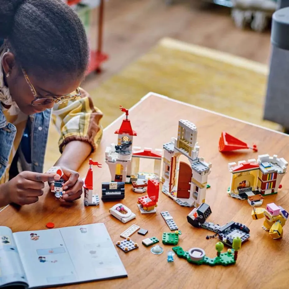LEGO® Super Mario™ Kjemp mot Roy ved slottet til Peach 71435