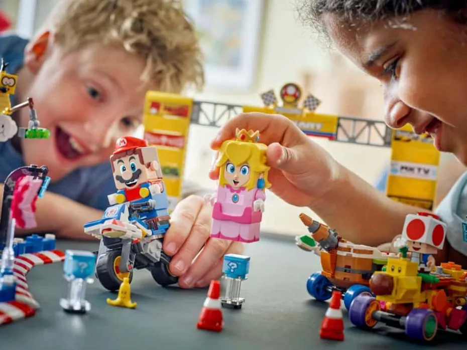LEGO® Super Mario™: Mario Kart™ – Baby Peach og Grand Prix 72036