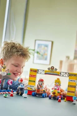 LEGO® Super Mario™: Mario Kart™ – Baby Peach og Grand Prix 72036