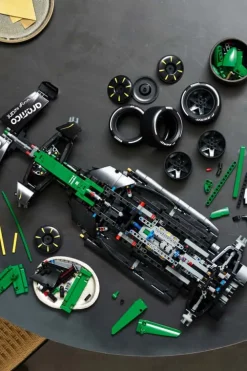 LEGO® Technic Aston Martin Aramco AMR25 F1®-bil 42240
