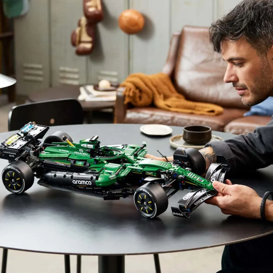 LEGO® Technic Aston Martin Aramco AMR25 F1®-bil 42240