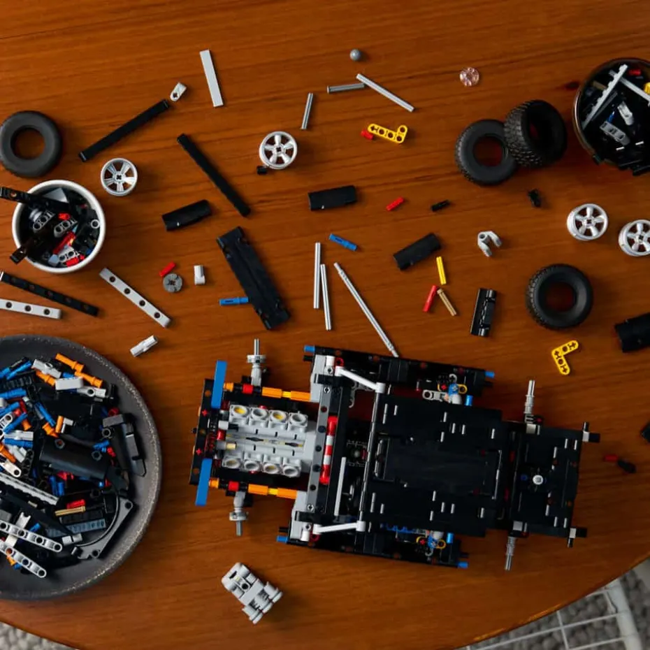 LEGO® Technic Fast and Furious Dodge Charger R/T-bil 42231
