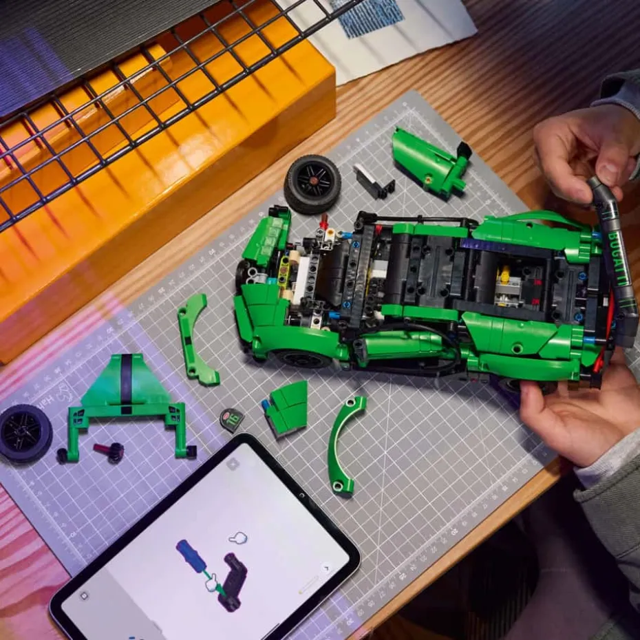 LEGO® Technic Grønn Bugatti Chiron Pur Sport-hyperbil 42241