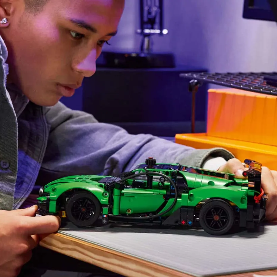 LEGO® Technic Grønn Bugatti Chiron Pur Sport-hyperbil 42241