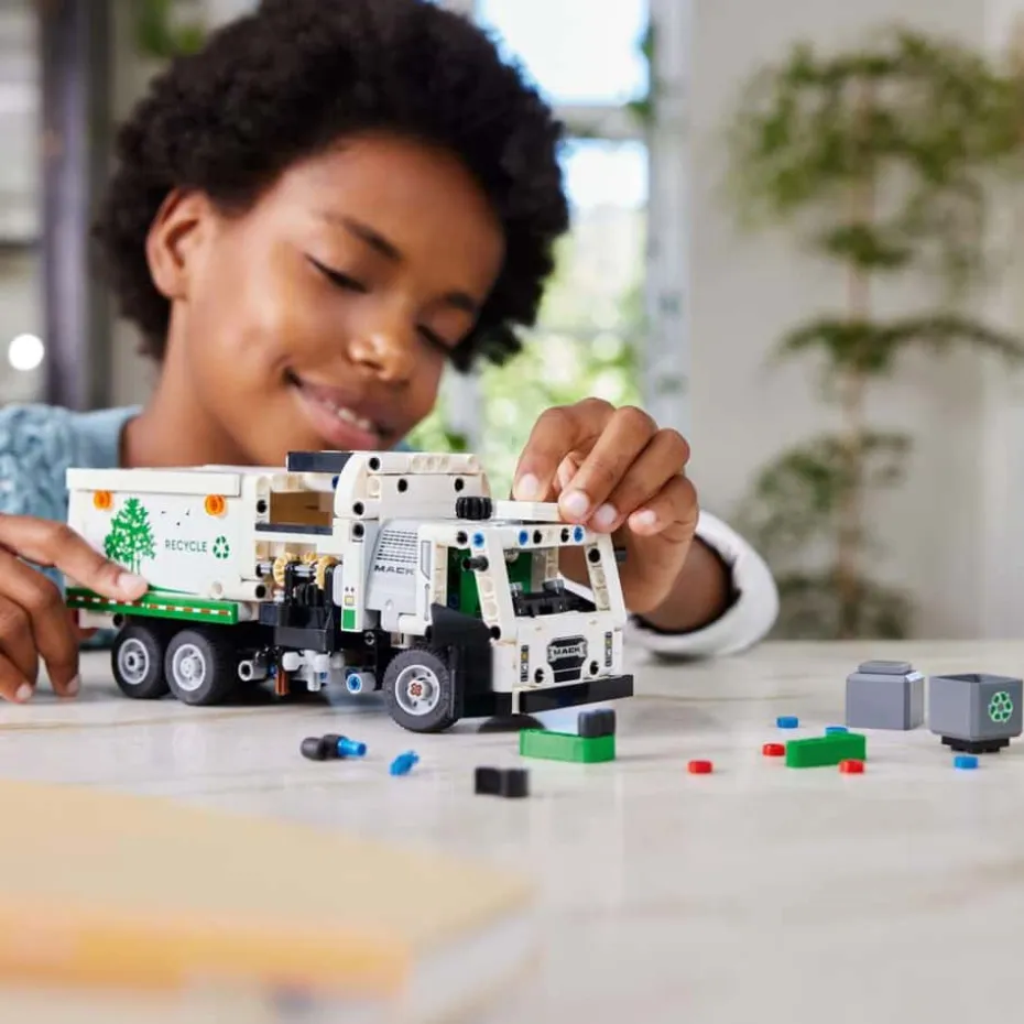 LEGO® Technic Mack® LR Electric søppelbil 42167