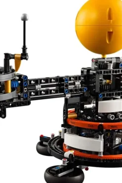 LEGO® Technic Månens kretsløp rundt jorden 42179