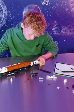 LEGO® Technic NASA Artemis SLS-rakett 42221