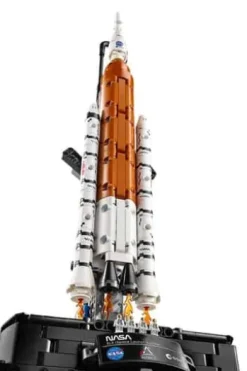LEGO® Technic NASA Artemis SLS-rakett 42221