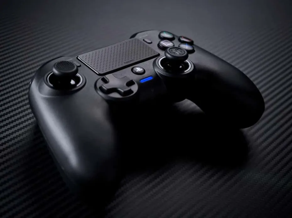 NACON™ Asymmetric kontroller for PlayStation®4