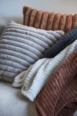Noble House Stanley fleece pute