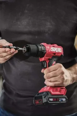 Skil 3021 RC bil og slagdrill m/batteri