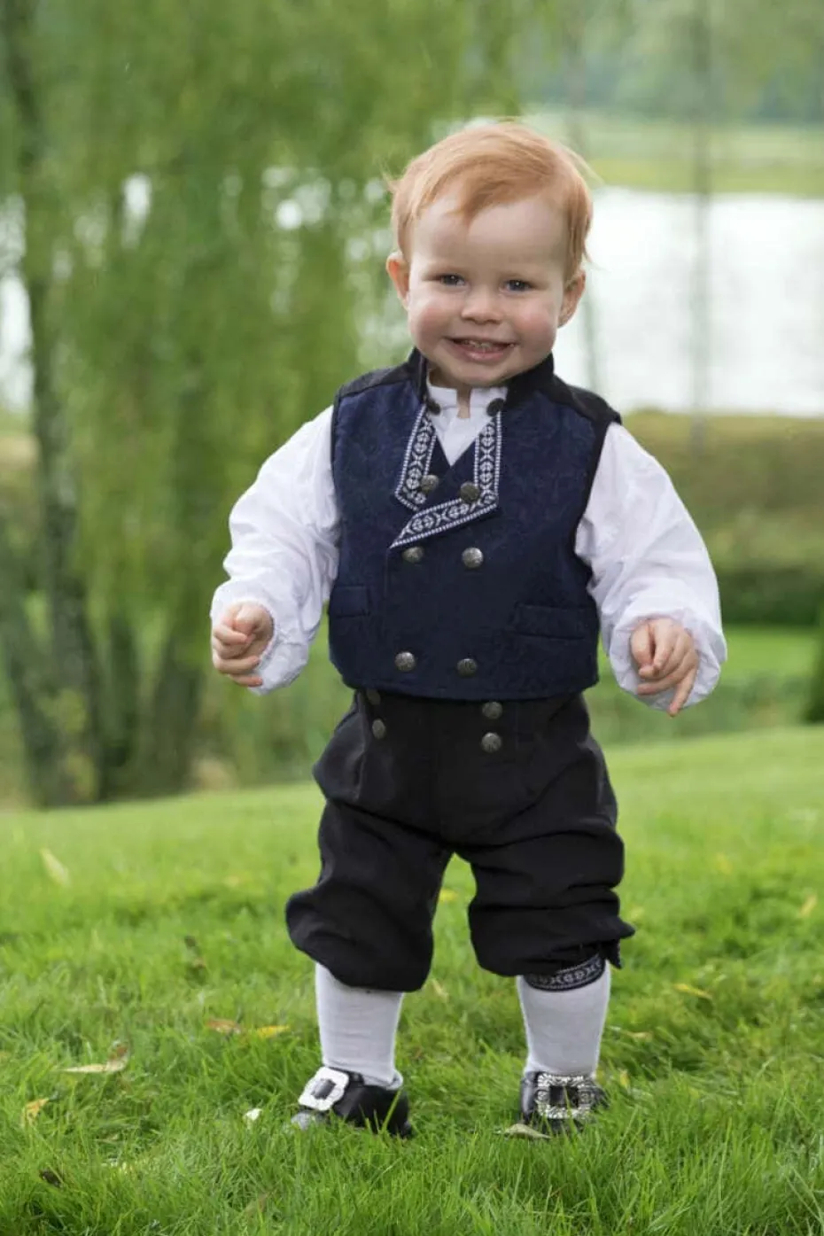 Småtroll Iver festdrakt baby
