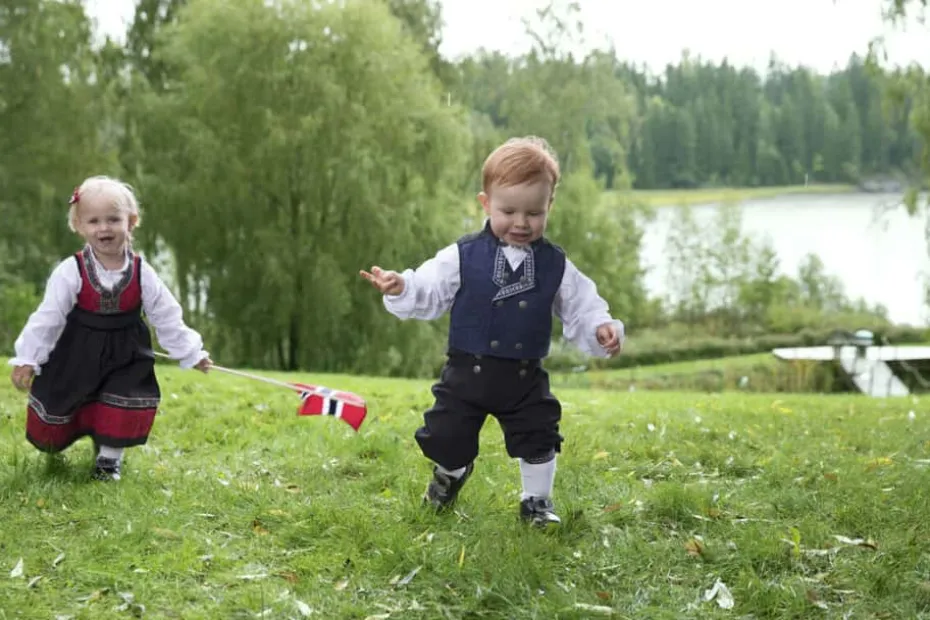 Småtroll Iver festdrakt baby