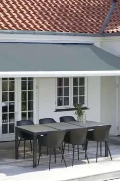 Terrassemarkise helkassett med motor og fjernkontroll